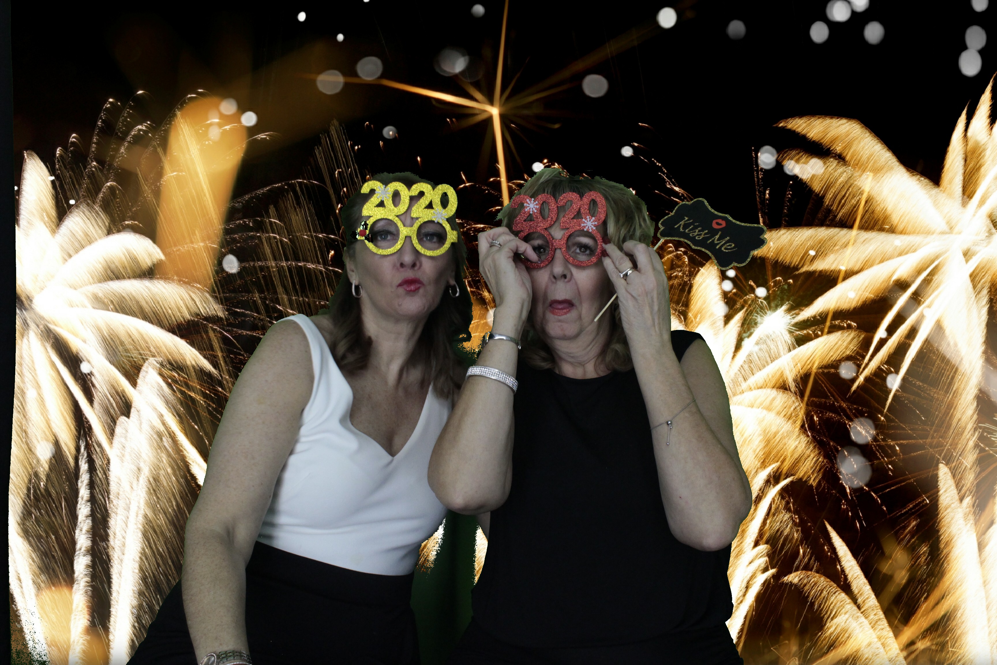 NYE Party | View more photos from the event at gallery.myphotoboothexperience.co.uk/u/MyPhotoBoothExperienceLtd/NYE-Party
